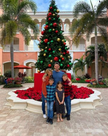 Loreili Hutch and her family celebrating Christmas.